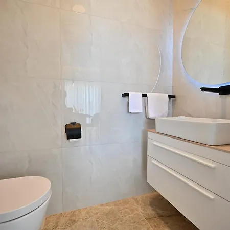 Donatus Zadarvillas *