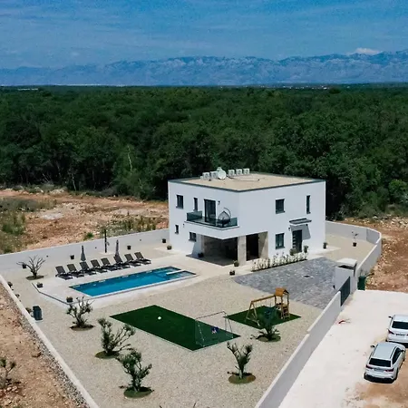 Donatus Zadarvillas *