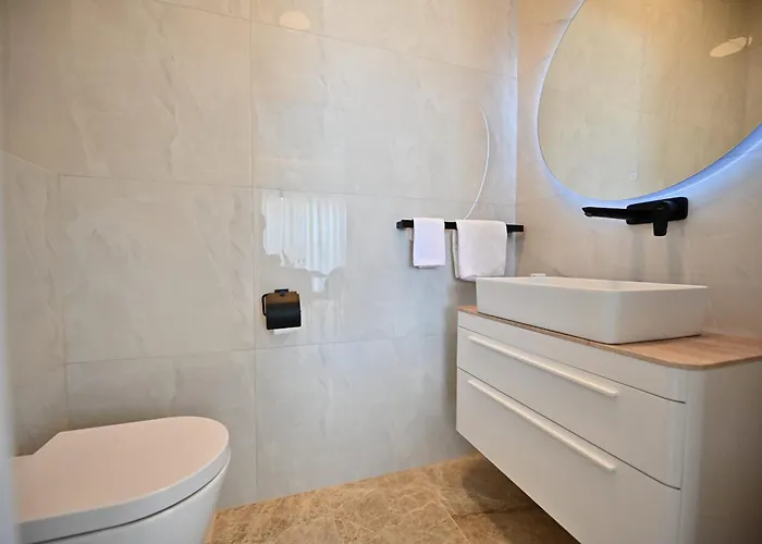 Donatus Zadarvillas *