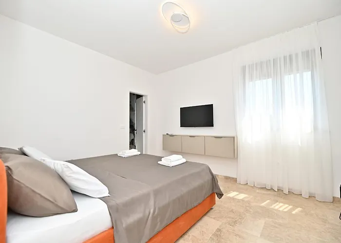 Donatus Zadarvillas *