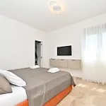 Donatus Zadarvillas *