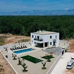 Donatus Zadarvillas *