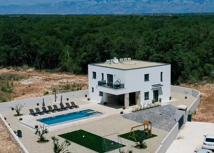 Donatus Zadarvillas *